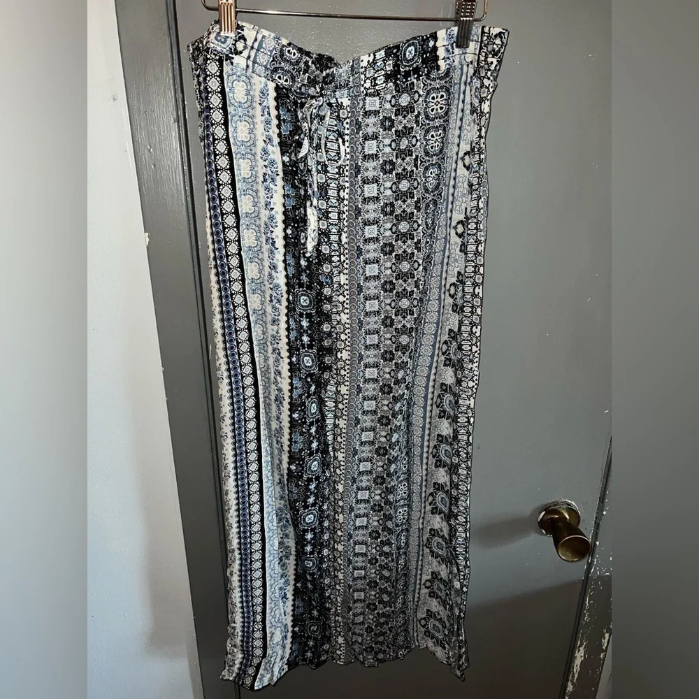 I.N. STUDIO maxi skirt blue and white boho pattern double side split